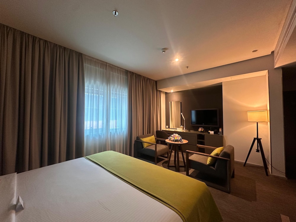 The 72 Hotel 17/49