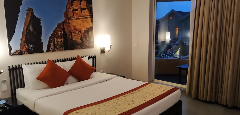 Whispering Palms Beach Resort 24/71