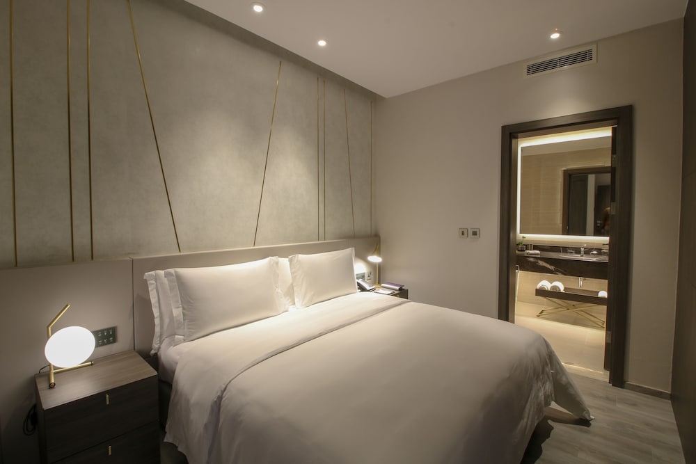 Views Hotel And Residence 16/69