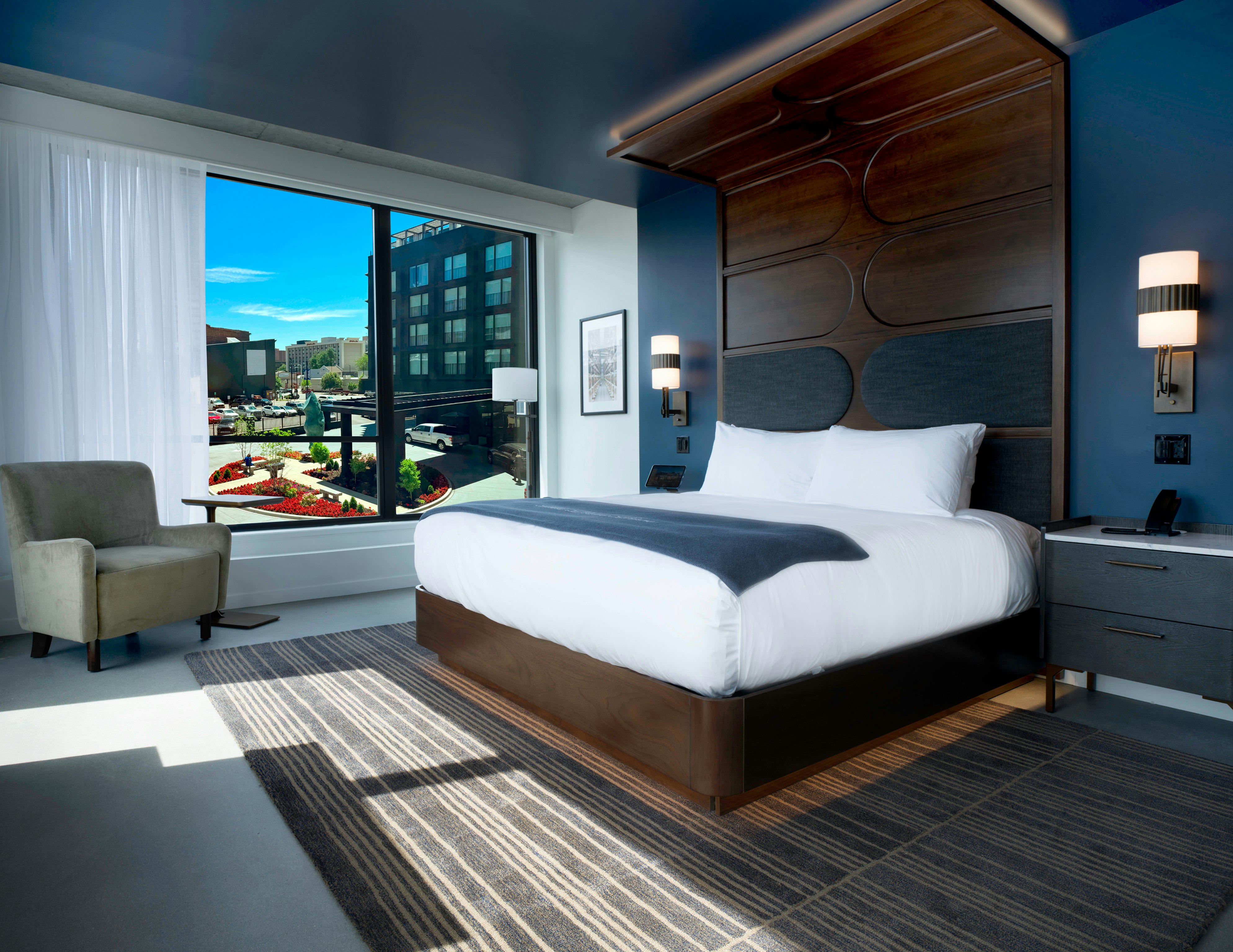 Room, King Bed, Courtyard View