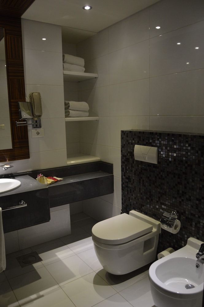 MARKAZIA SUITES 75/78