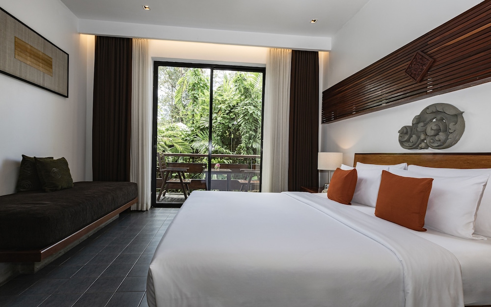 LYNNAYA URBAN RIVER RESORT 20/69