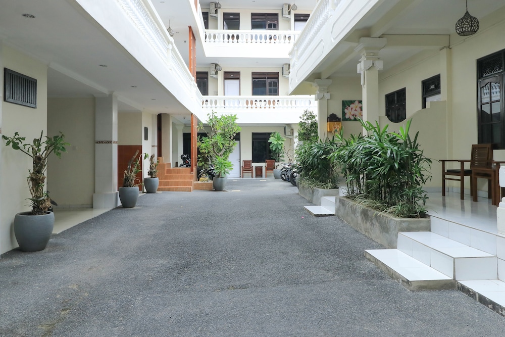 City Garden Bali Dwipa Hotel 12/76