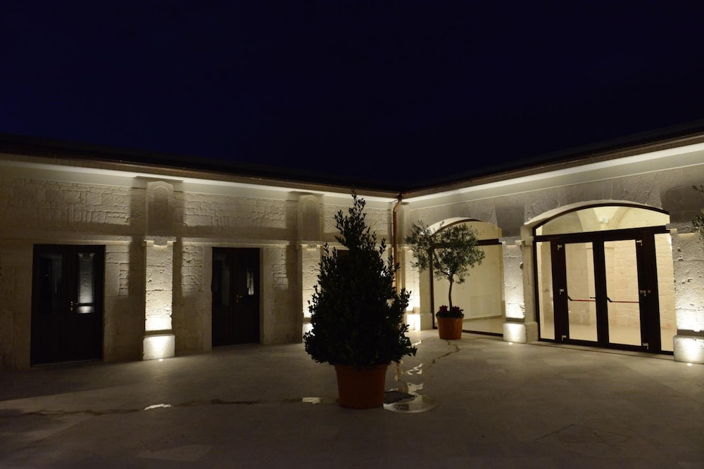 DOMUS ANTIQUA RESIDENCE 52/61