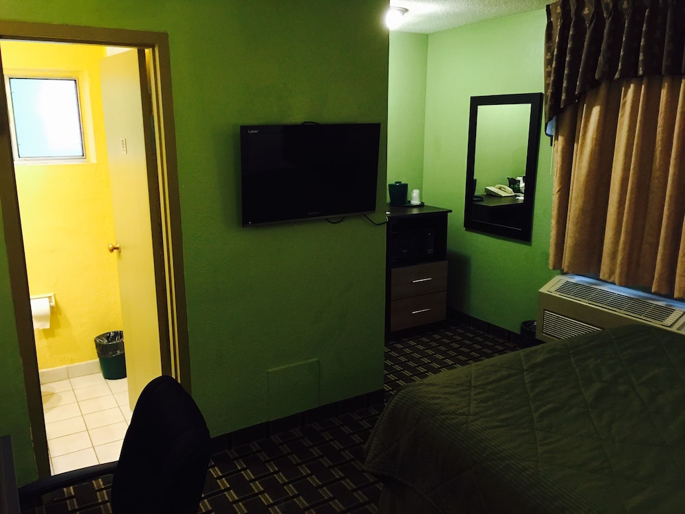 University Manor Inn 14/19