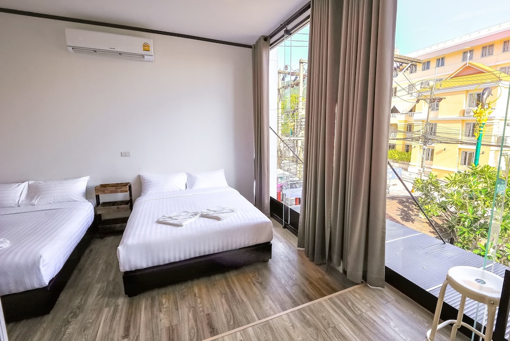 Glur Phuket Patong Beach 44/64