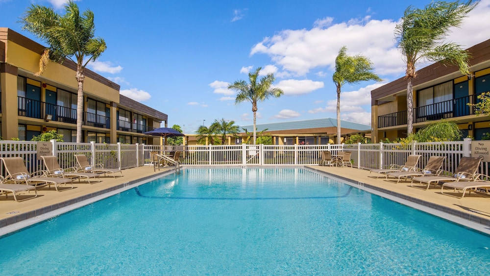 Ramada by Wyndham Cocoa 6/59