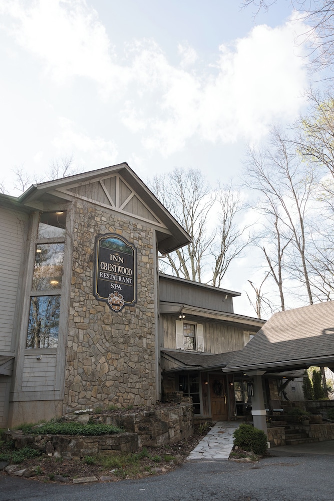 The Inn at Crestwood 2/65