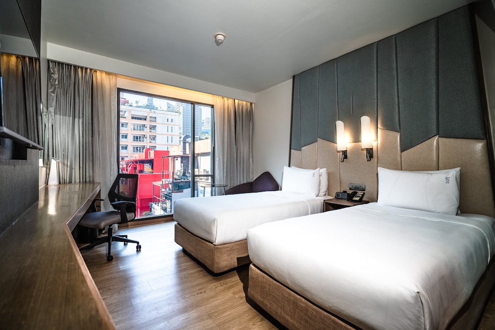 Holiday Inn Express Bangkok Sukhumvit 11 30/67