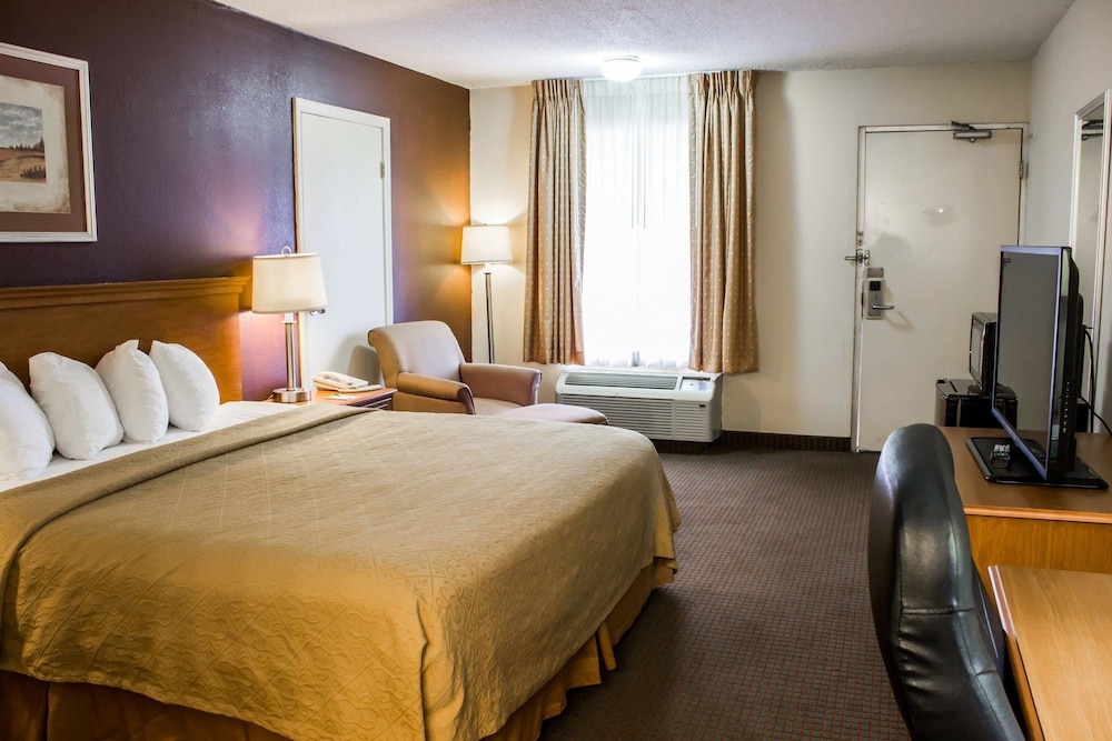 Hotel Dunn, NC 12/36