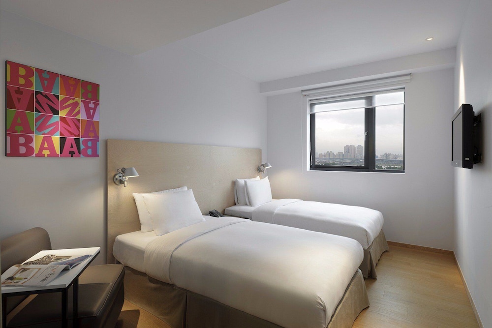 MEDIUM, TWIN BEDS