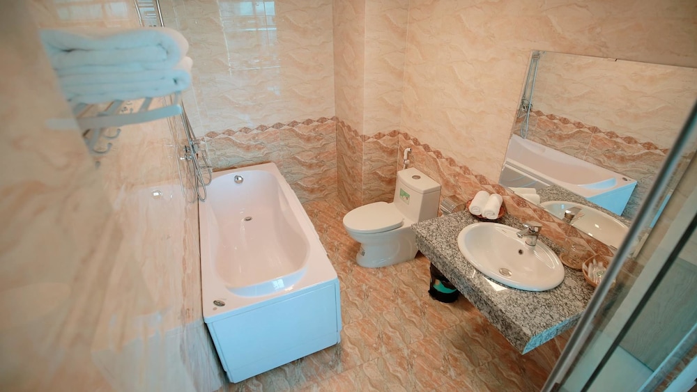 Avs Noibai Hotel 42/43