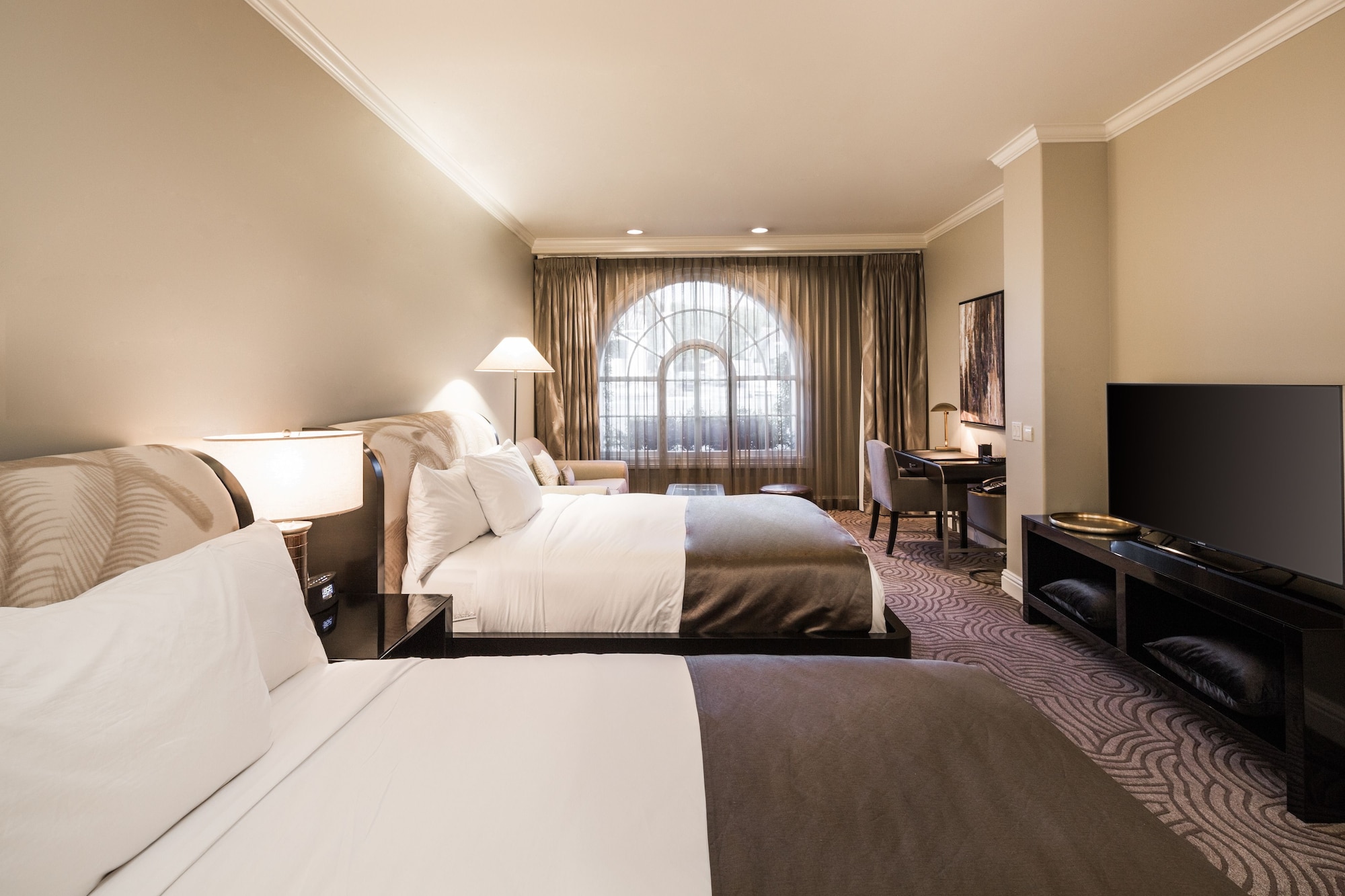 LUXURY, STUDIO, 2 QUEEN BEDS