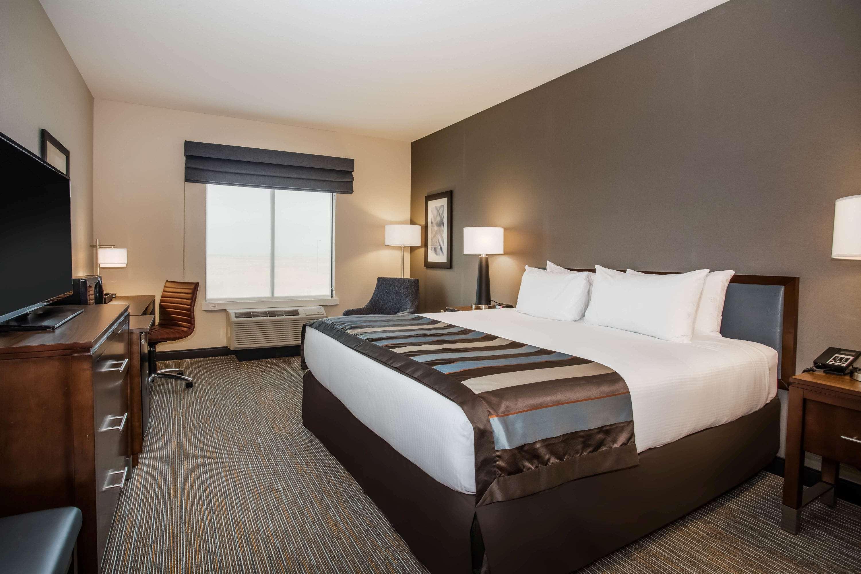 Room, King Bed, Mountain View, Accessible