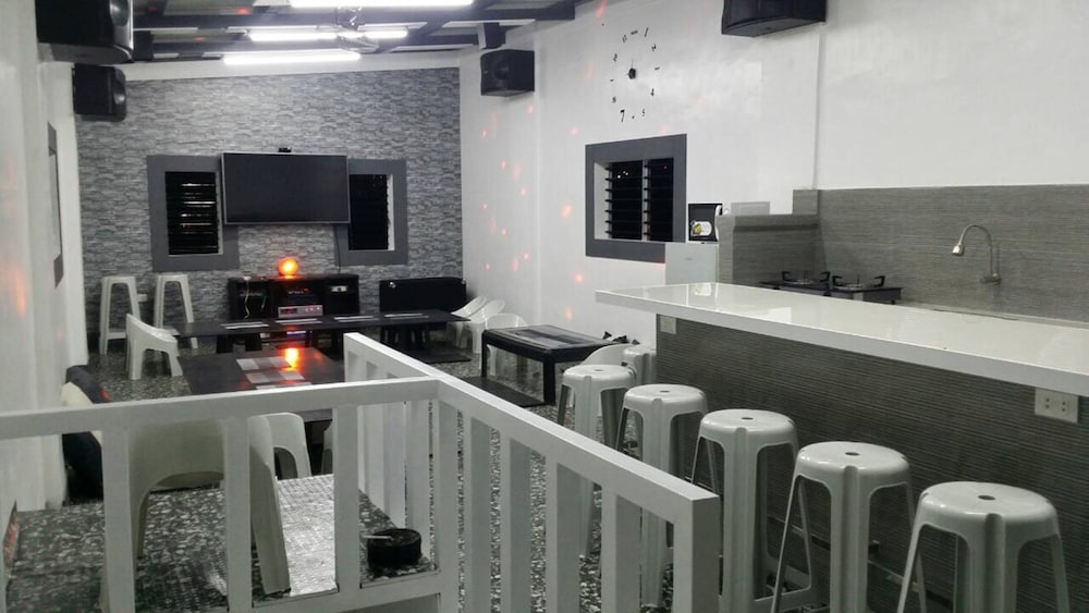 Ervoruto Hostel Makati 13/28
