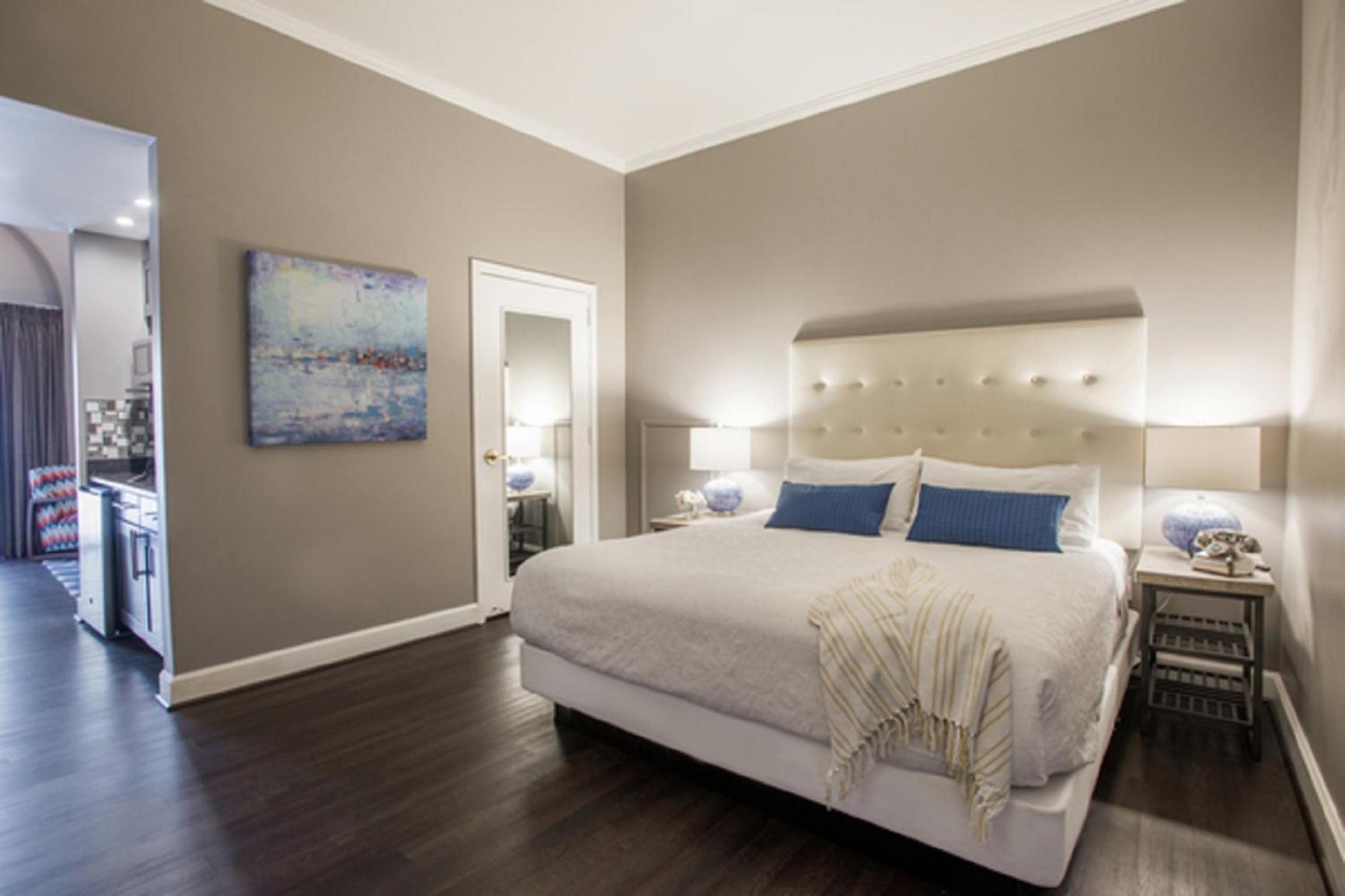Premier, Flat, King Bed