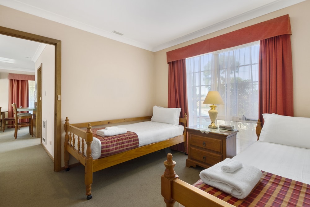 Swansea Cottages & Motel Suites 14/50