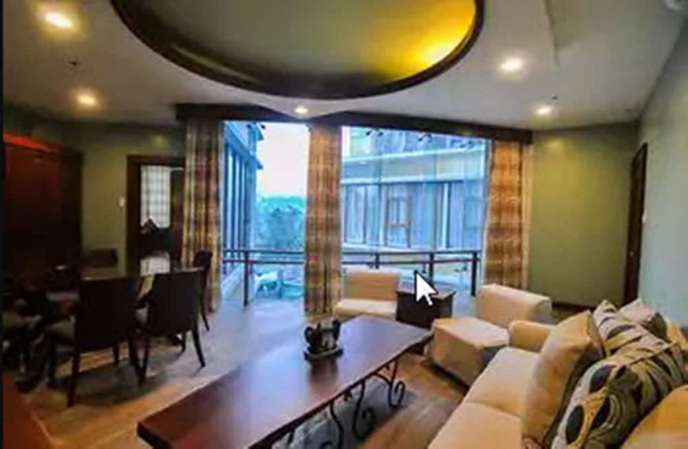 Paragon Hotel And Suites 30/50