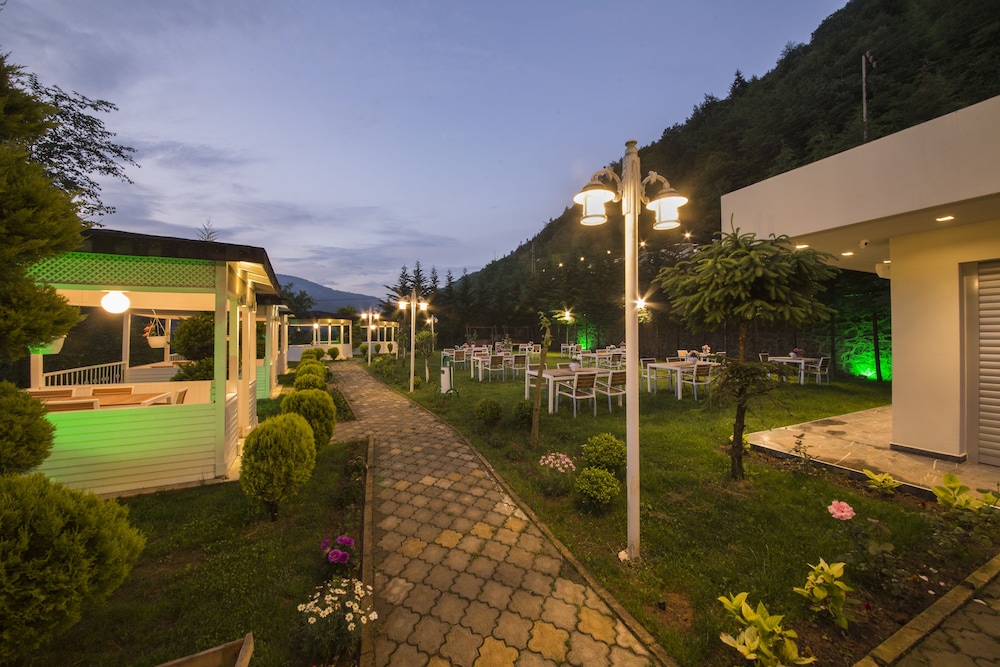 Jolnar Garden Hotel 43/50