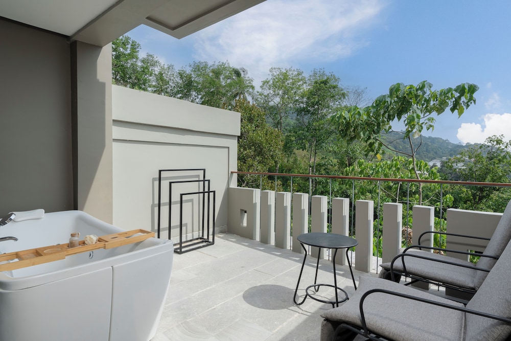 AtEase Phuket Patong 66/82