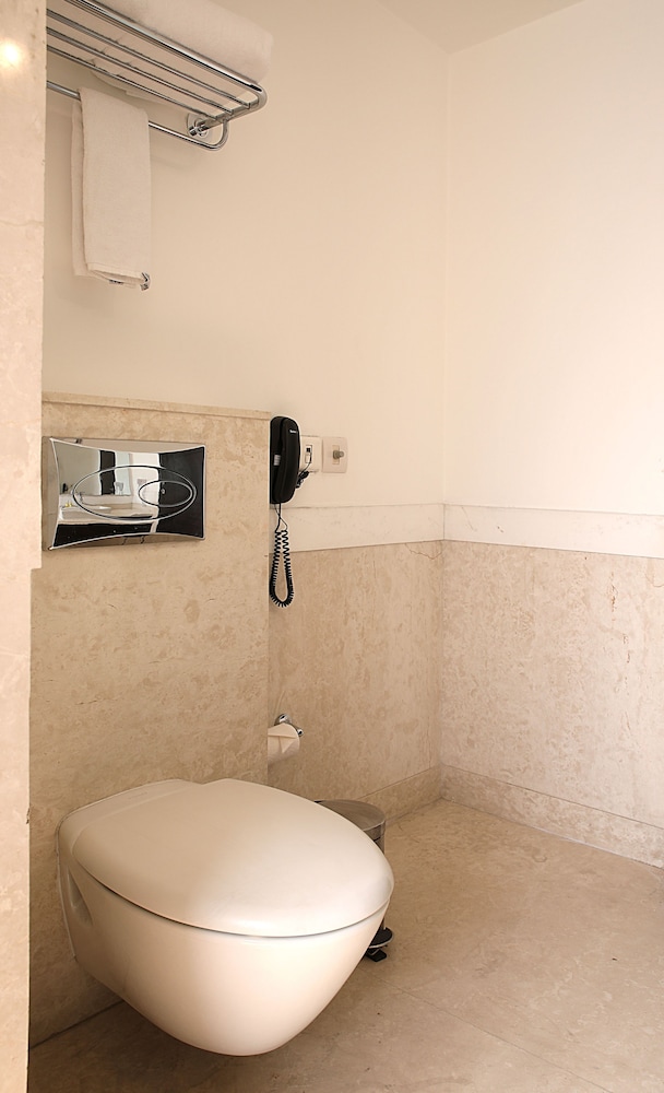 Inde Hotel Vista Woods 33/34