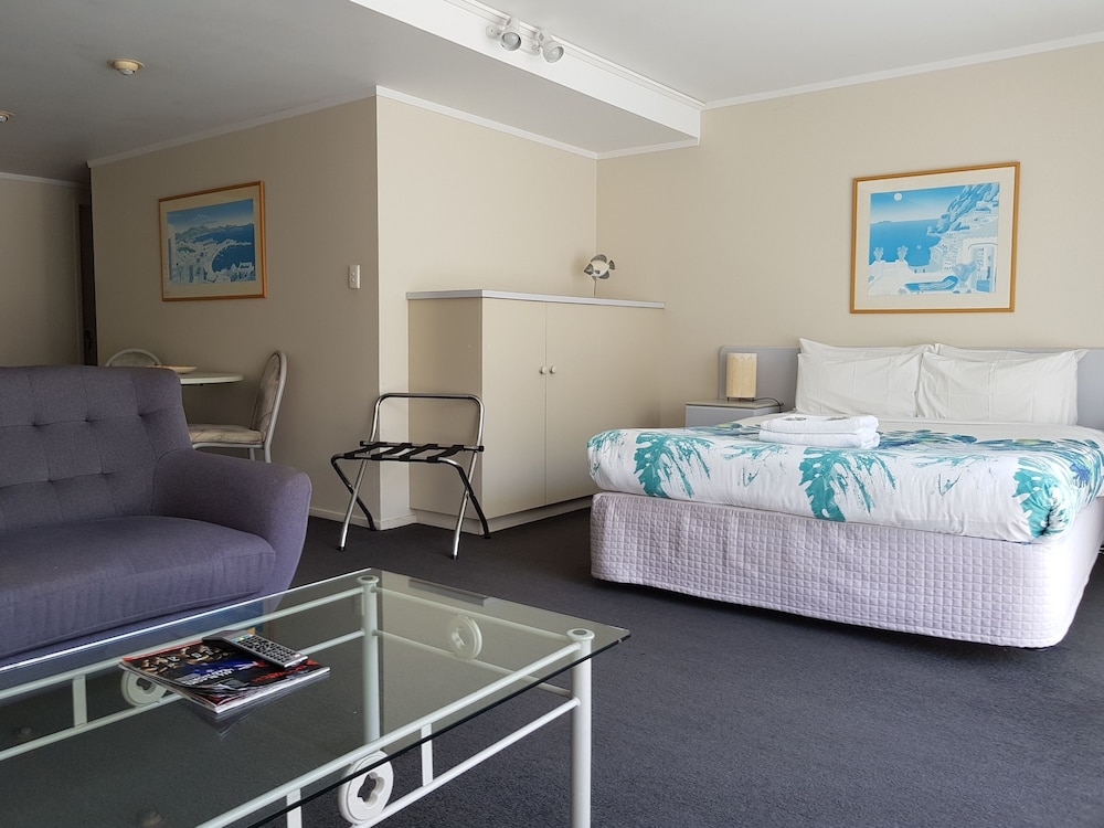 Aloha Seaview Resort Motel 35/68
