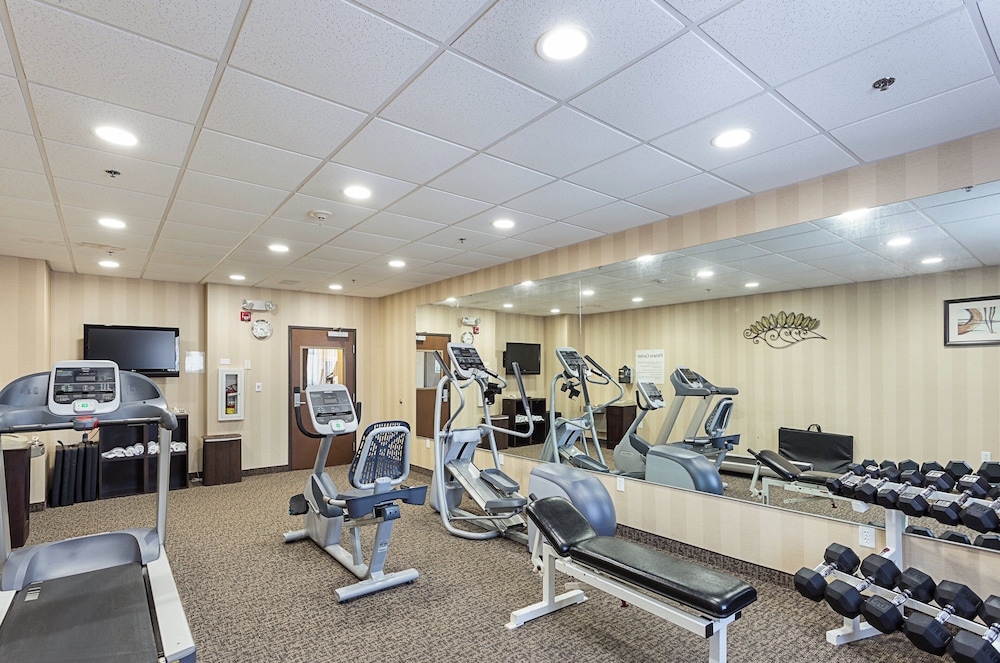 Holiday Inn Express Hotel Suites Byram 54/70