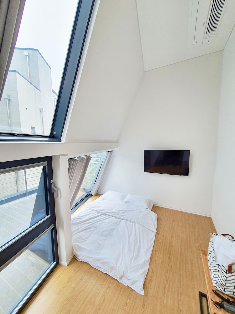 Yolo Guesthouse - Hostel 12/50