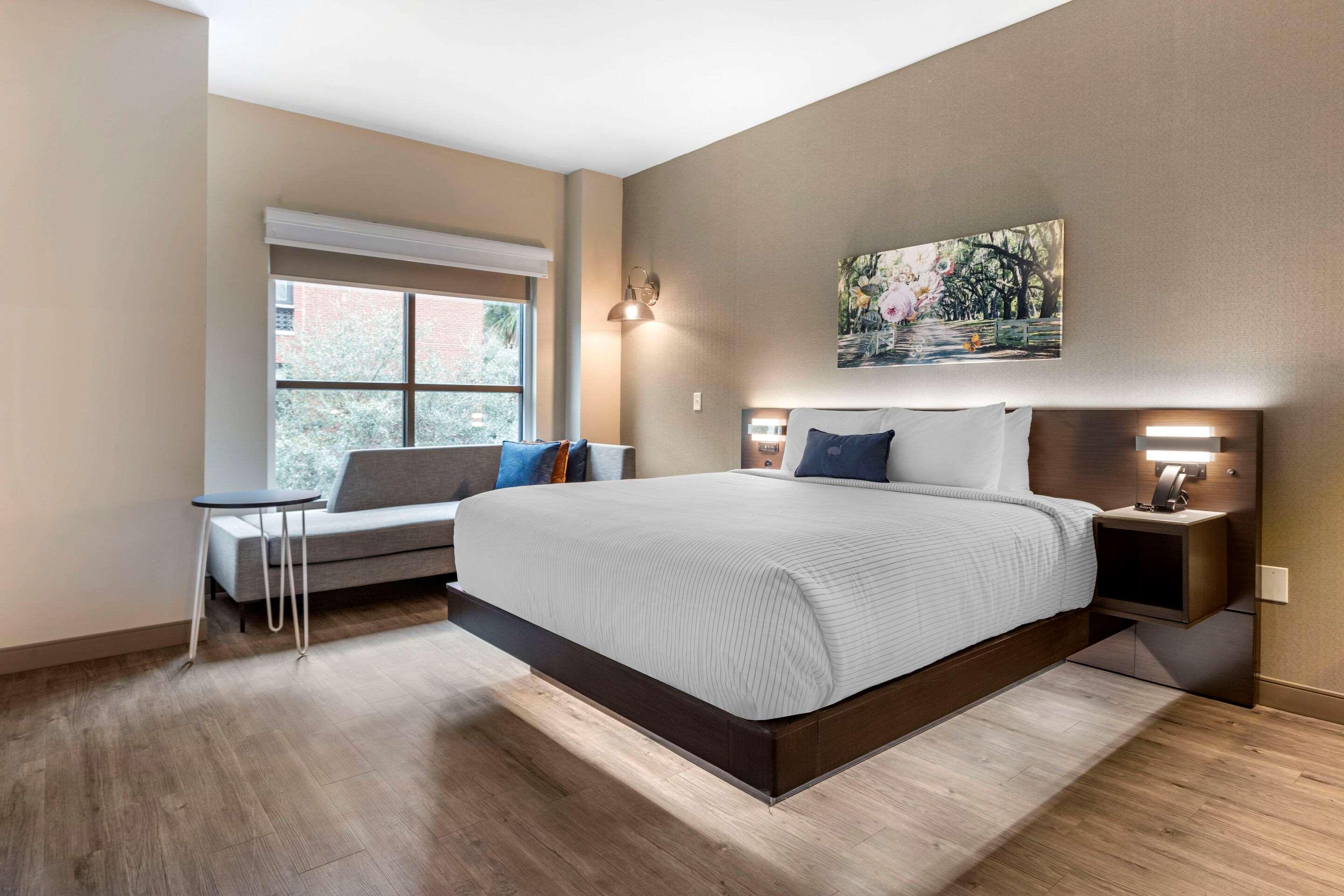 UPGRADE, SUITE, KING BED