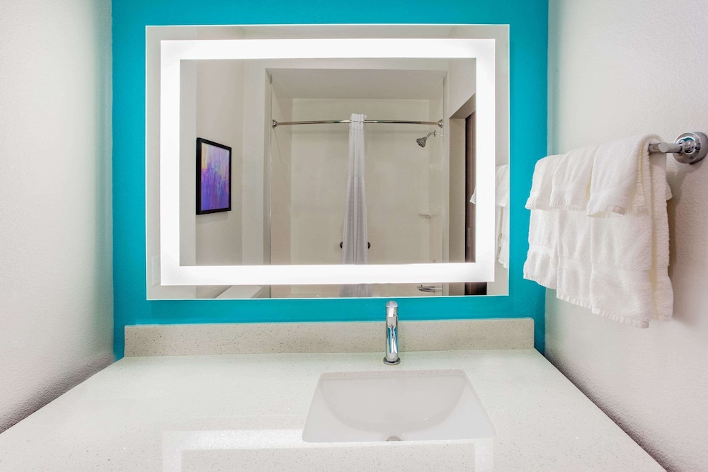 La Quinta Inn & Suites By Wyndham San Antonio Alamo City 29/49
