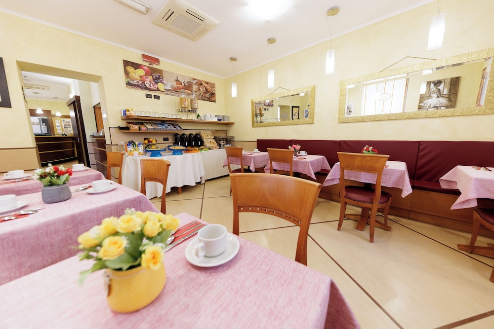 Hotel Lirico Roma 46/63