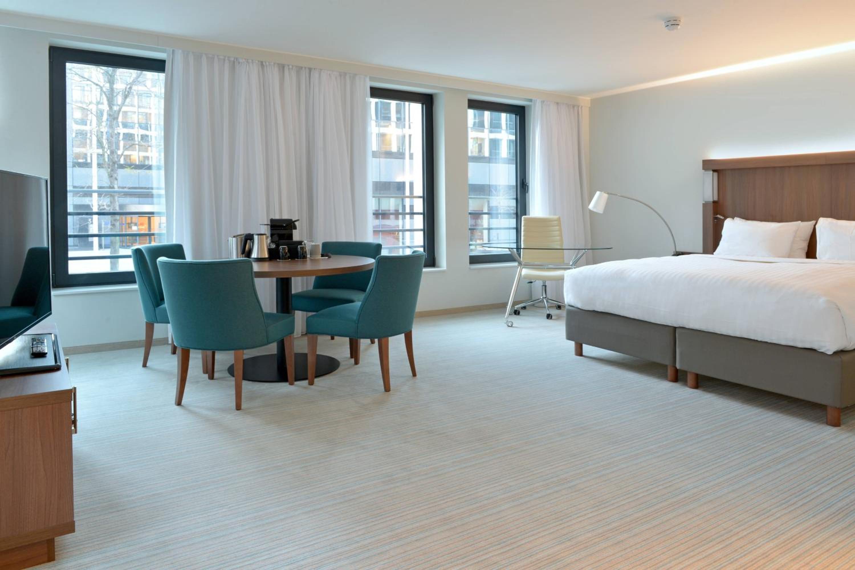 Superior, Queen Bed, Courtyard By Marriott Brussels Eu 2/3