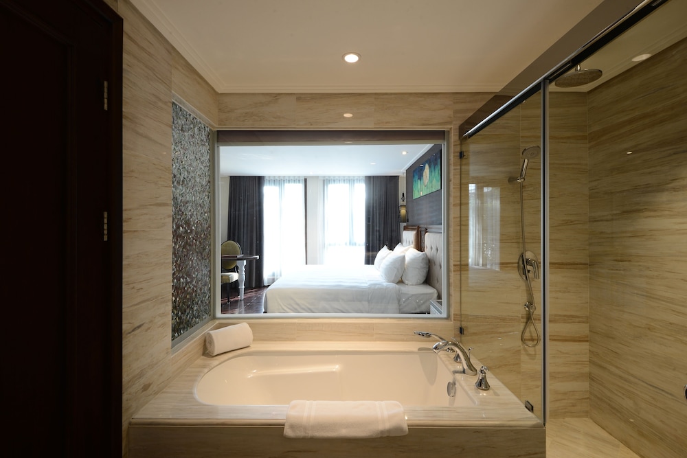 The Chi Boutique Hotel 33/66