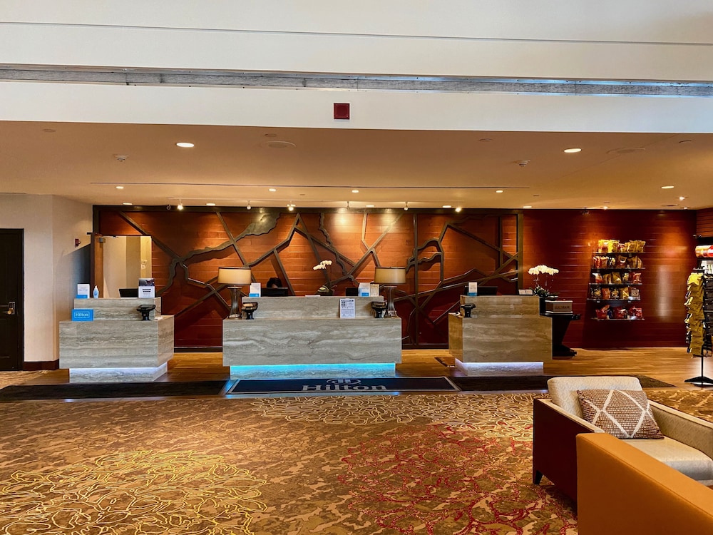 Lobby at Hilton East Brunswick Hotel Executive Meeting Center, EAST BRUNSWICK - NJ