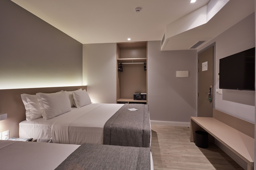 Flix Hotel 6/22