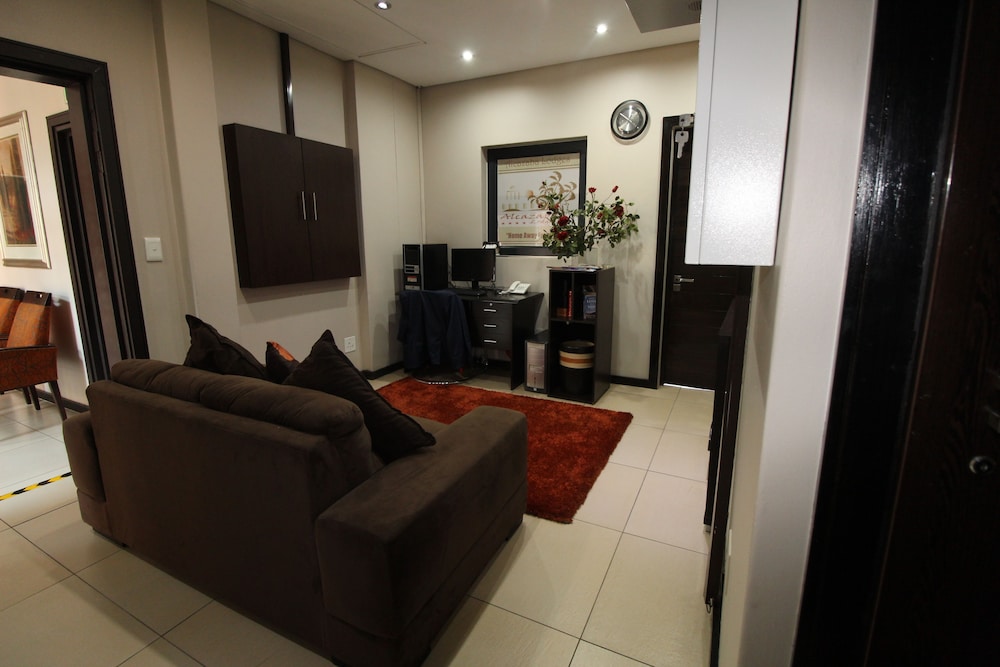 Alcazaba Lodges 25/50