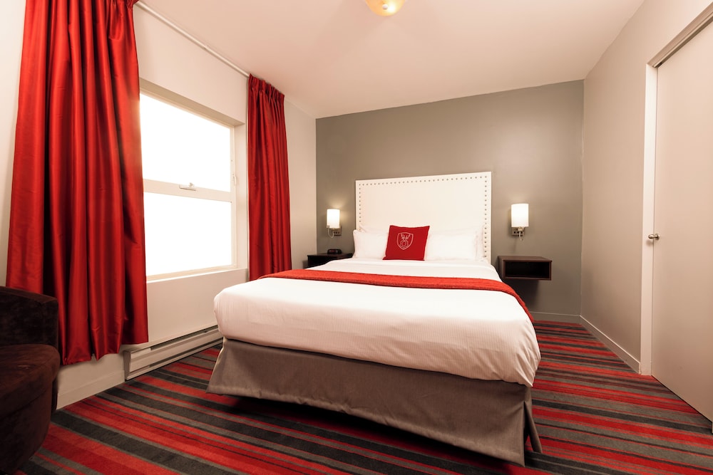 SUPERIOR, SUITE, KING BED, SOFA