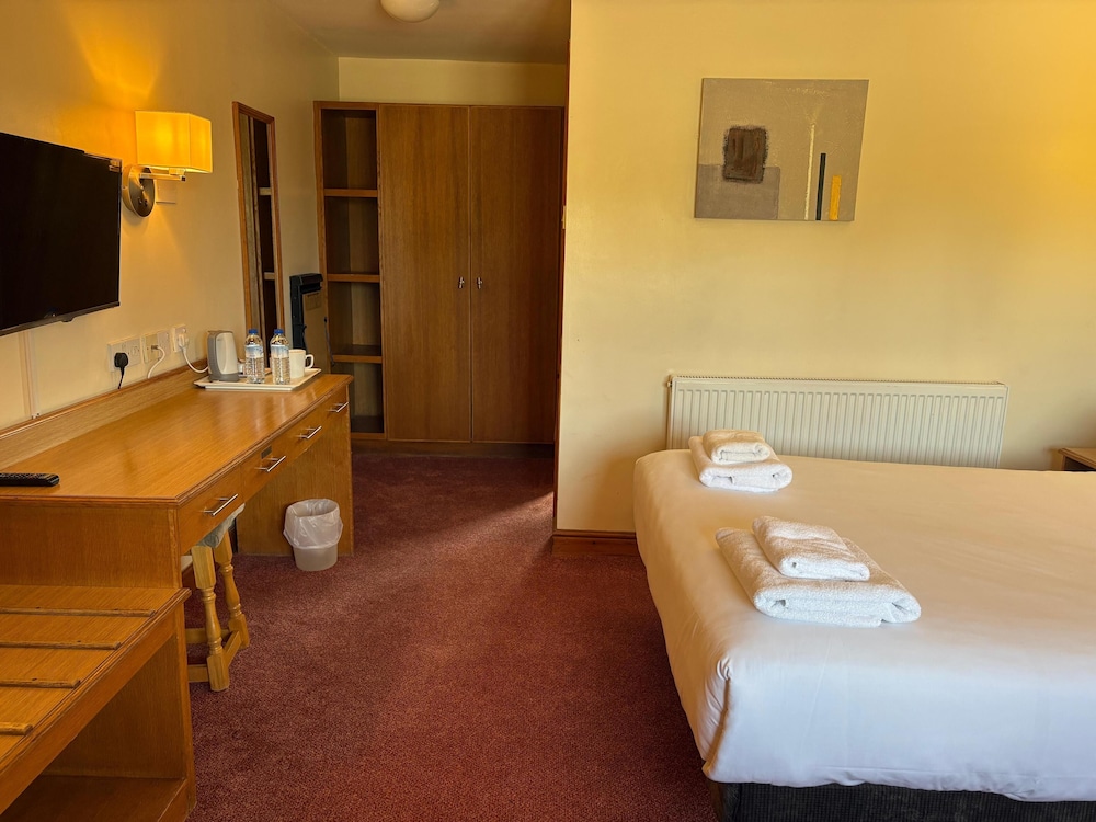 Tollgate Hotel And Leisure 8/20