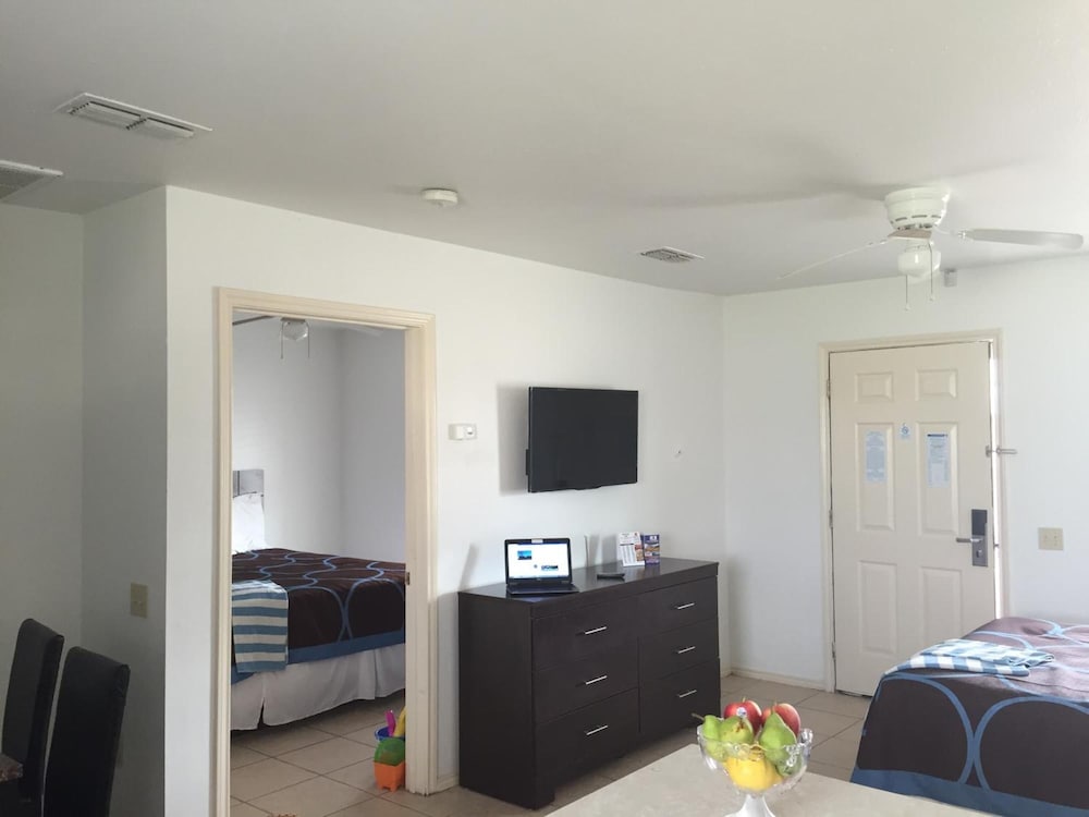 Port Isla Inn 30/53