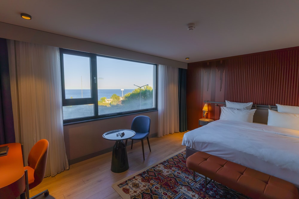 JUNIOR SUITE, DOUBLE BED, SEA VIEW, SOFA