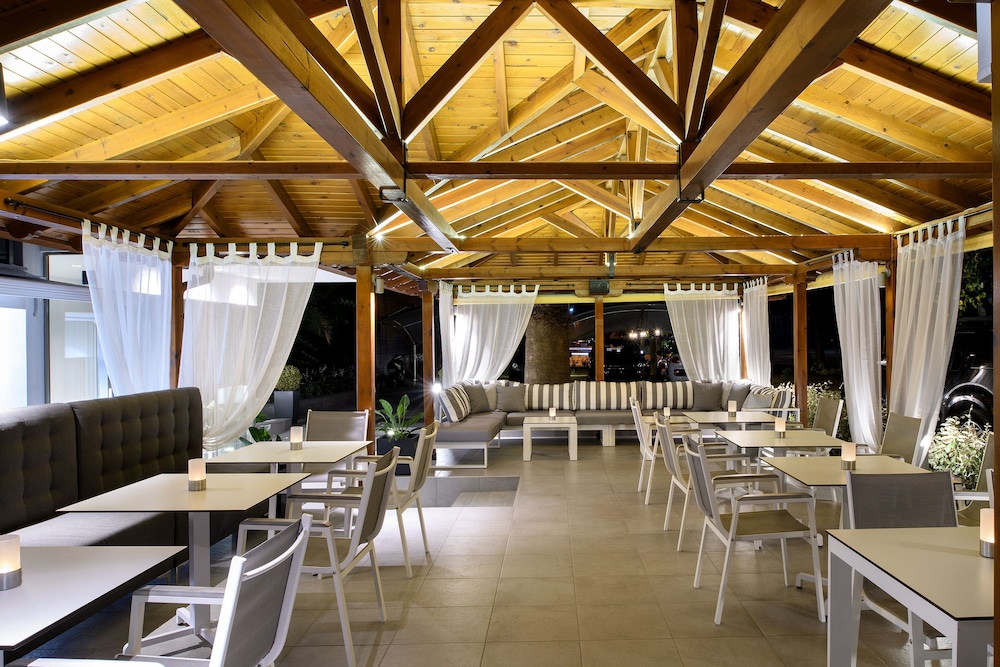 Gkeea Hotel 49/57