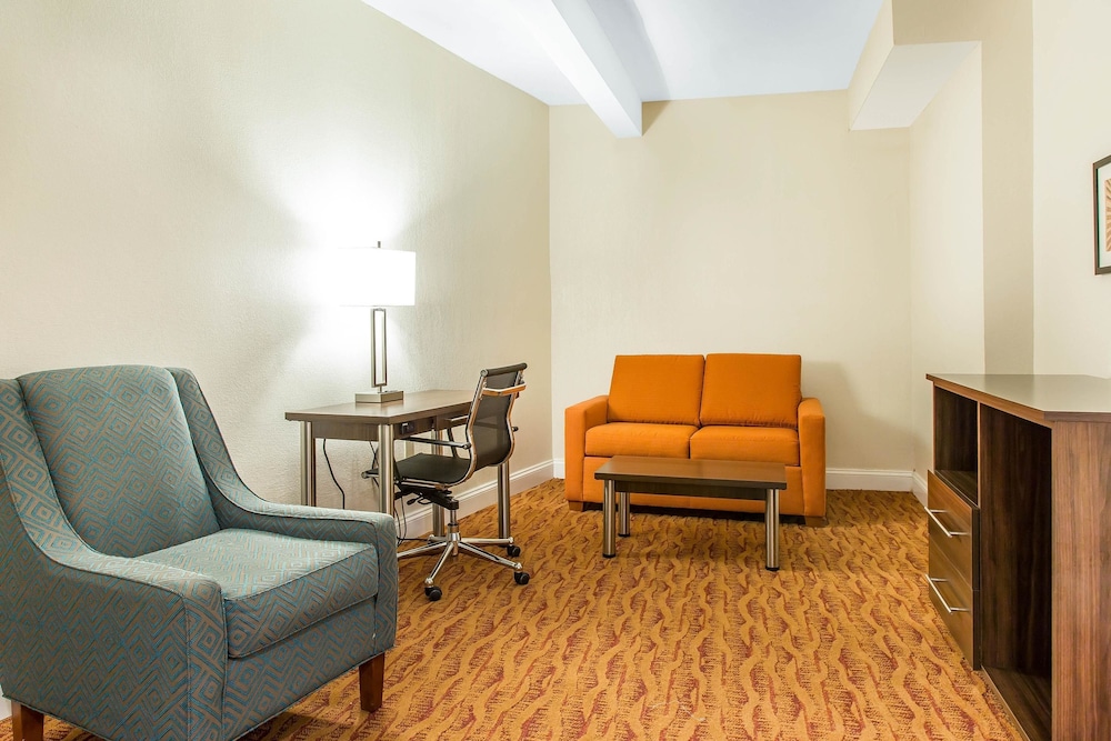 Quality Inn and Suites Middletown Newport 30/40