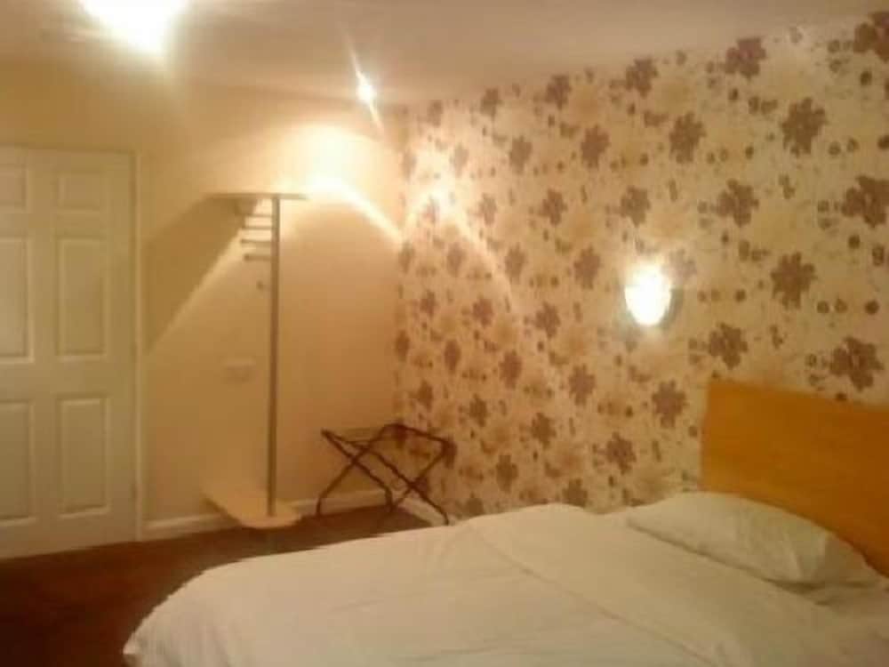 Suite, Double and Twin Beds