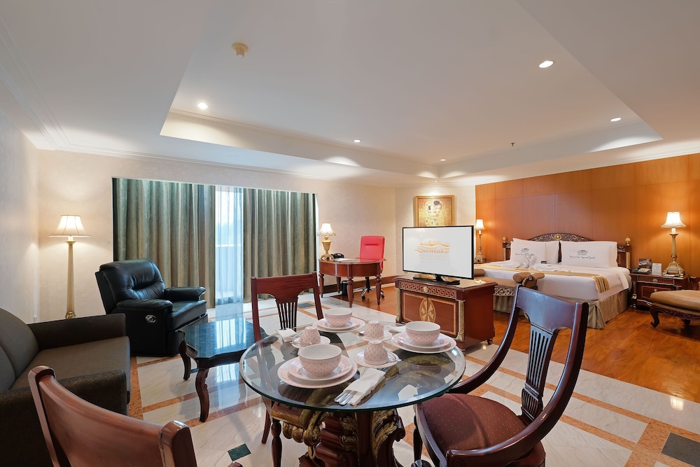 Sunlake Waterfront Resort and Convention 40/56