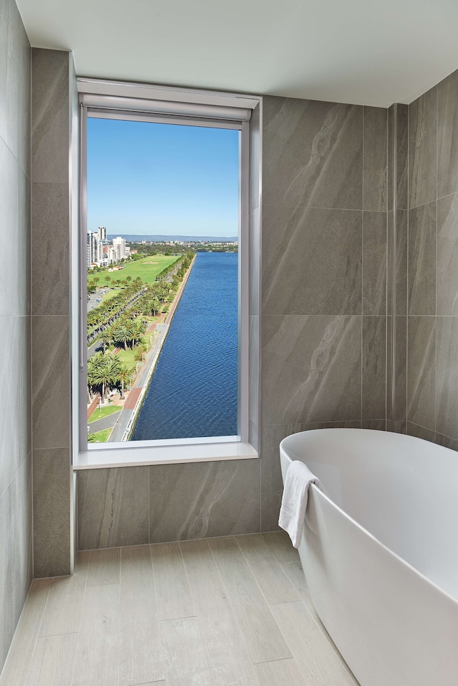 DELUXE, KING BED, PANORAMIC RIVER VIEW