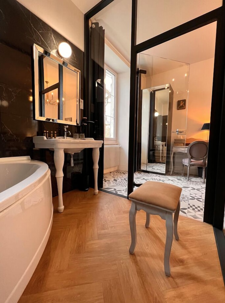 Chateau des Ayes 10/50