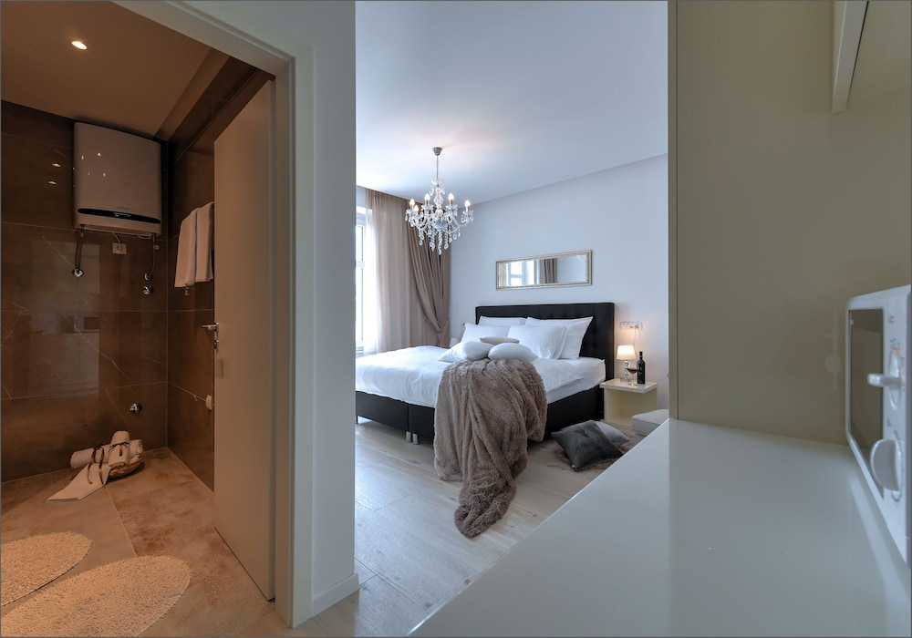 Via Porto Rooms 48/49