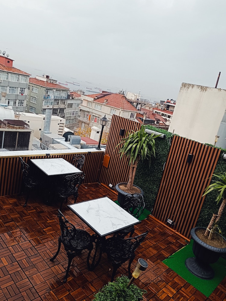 LEYENDA HOTEL 6/50