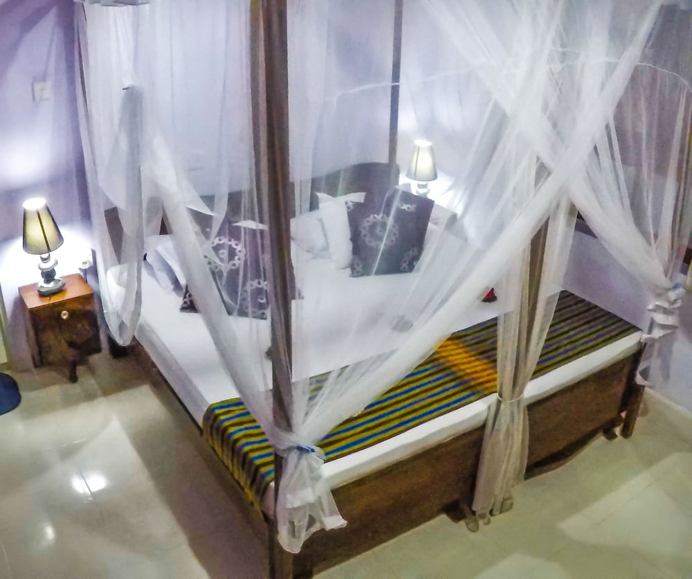 Mrs Wijenayake's Beach Haven Guest House 9/34