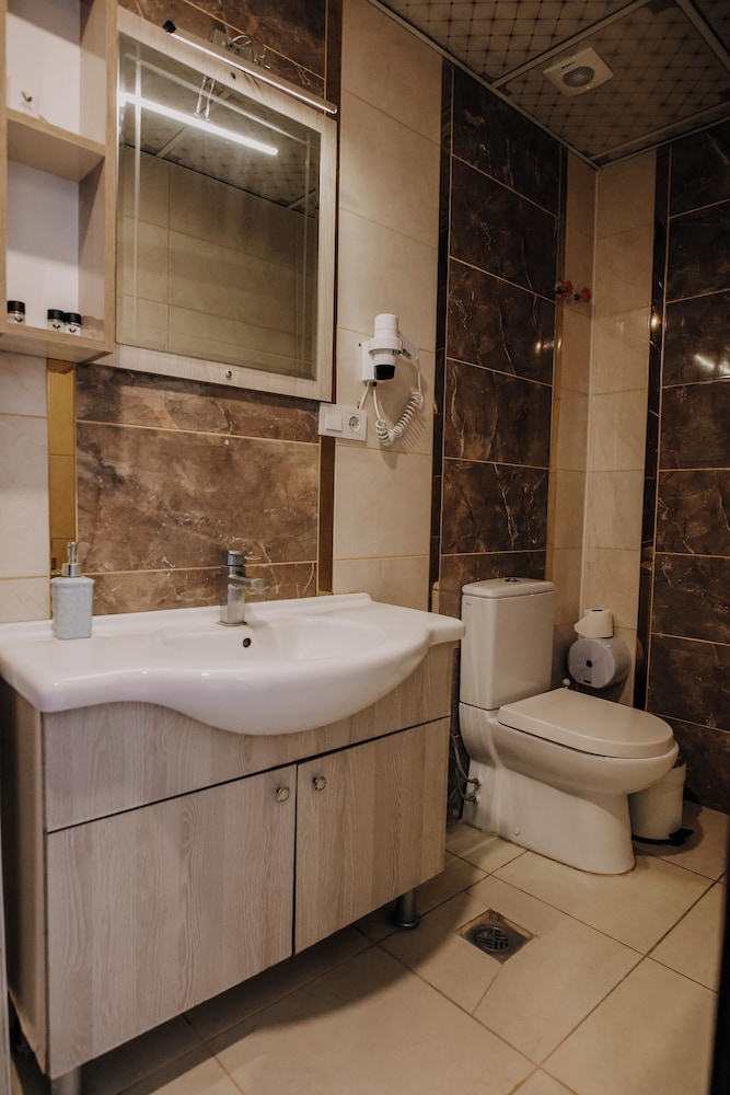 Azd House Hotel 49/50